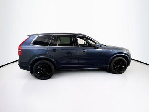 2020 Volvo XC90 T6 Momentum