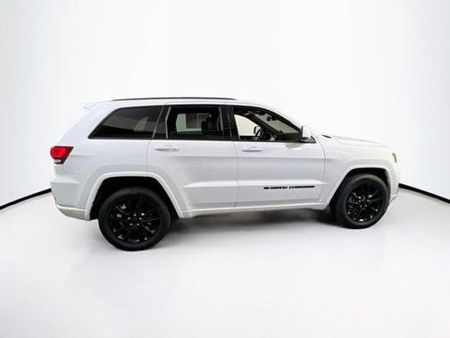 2022 Jeep Grand Cherokee Laredo