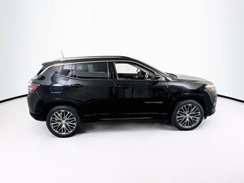 Diamond Black Crystal Pearlcoat 2022 Jeep Compass Limited