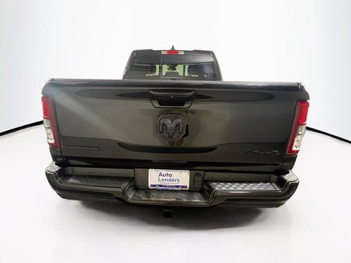 Diamond Black Crystal Pearlcoat 2024 RAM 1500 Big Horn/Lone Star