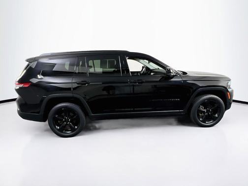 Diamond Black Crystal Pearlcoat 2023 Jeep Grand Cherokee L Limited