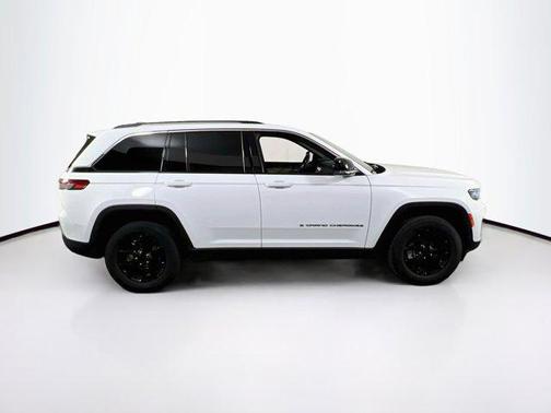 Bright White Clearcoat 2023 Jeep Grand Cherokee Limited