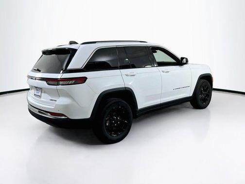 Bright White Clearcoat 2023 Jeep Grand Cherokee Limited