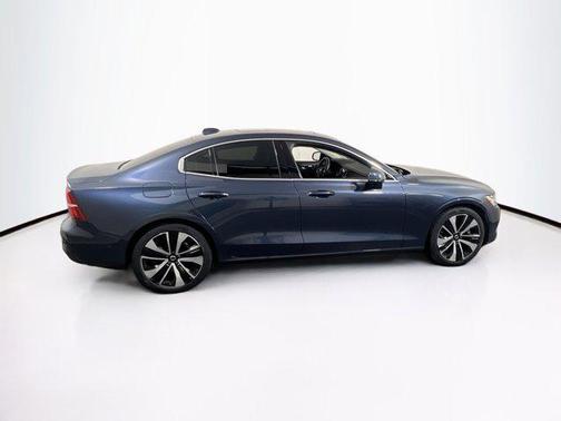 2023 Volvo S60 B5 Ultimate Bright Theme