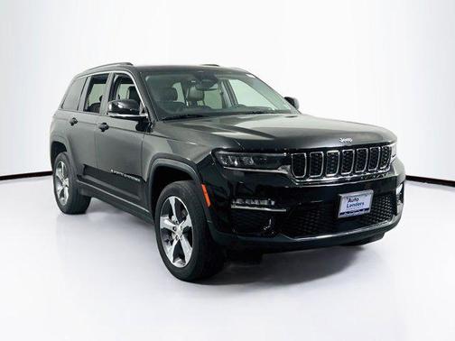 Diamond Black Crystal Pearlcoat 2023 Jeep Grand Cherokee Limited