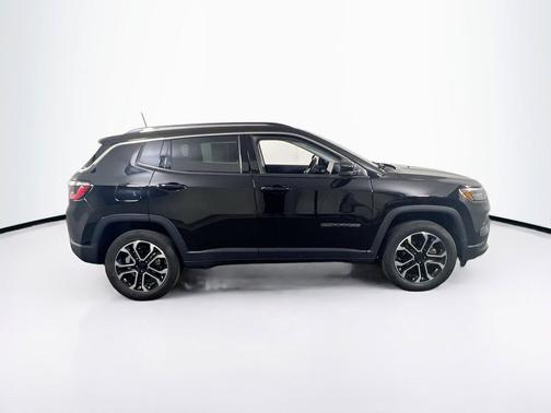 Diamond Black Crystal Pearlcoat 2022 Jeep Compass Limited