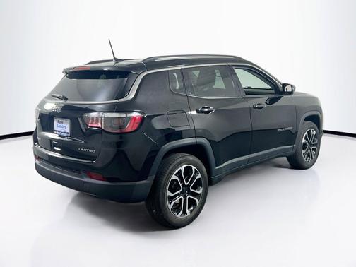 Diamond Black Crystal Pearlcoat 2022 Jeep Compass Limited