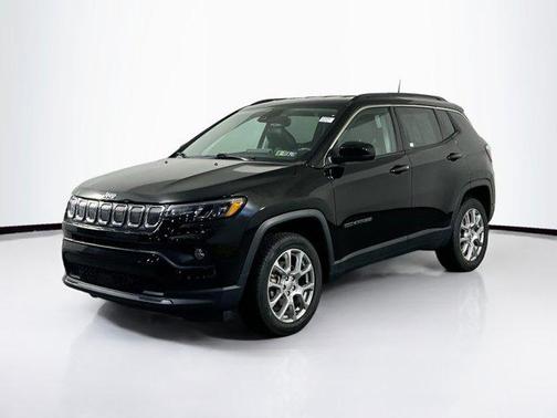 Diamond Black Crystal Pearlcoat 2022 Jeep Compass Latitude Lux