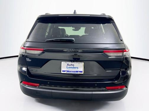 Diamond Black Crystal Pearlcoat 2023 Jeep Grand Cherokee Altitude
