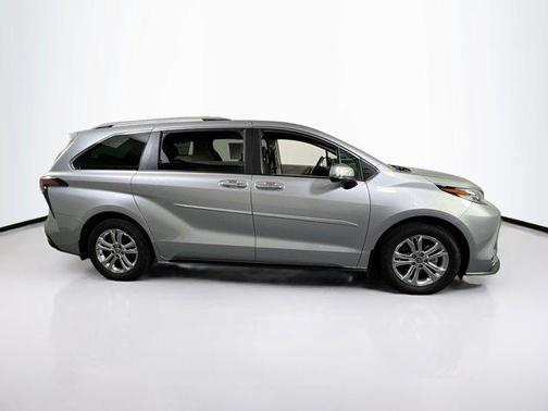 2023 Toyota Sienna Platinum 7 Passenger