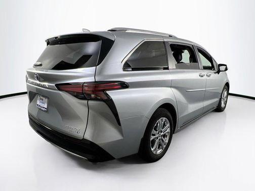 2023 Toyota Sienna Platinum 7 Passenger