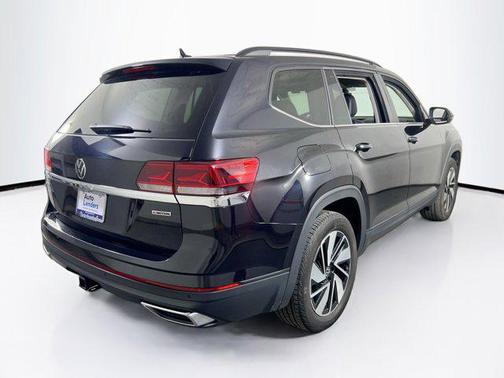 Deep Black Pearl 2022 Volkswagen Atlas 3.6L SE w/Technology