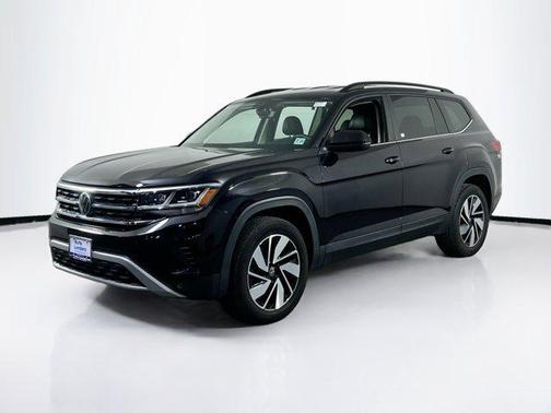Deep Black Pearl 2022 Volkswagen Atlas 3.6L SE w/Technology