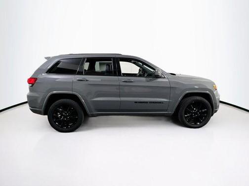 2022 Jeep Grand Cherokee Laredo