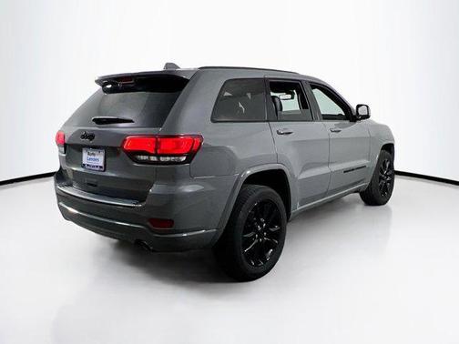 2022 Jeep Grand Cherokee Laredo