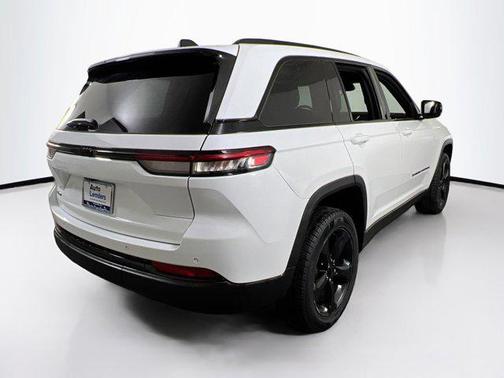 2022 Jeep Grand Cherokee Altitude
