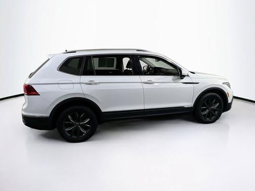 Oryx White Pearl 2022 Volkswagen Tiguan 2.0T SE 4MOTION