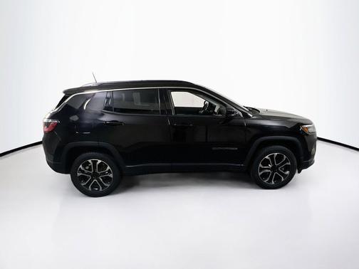 Diamond Black Crystal Pearlcoat 2022 Jeep Compass Limited
