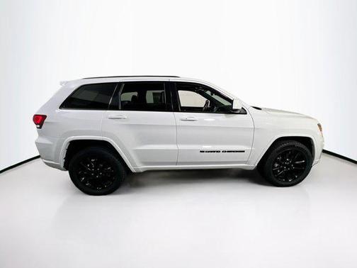 2022 Jeep Grand Cherokee Laredo