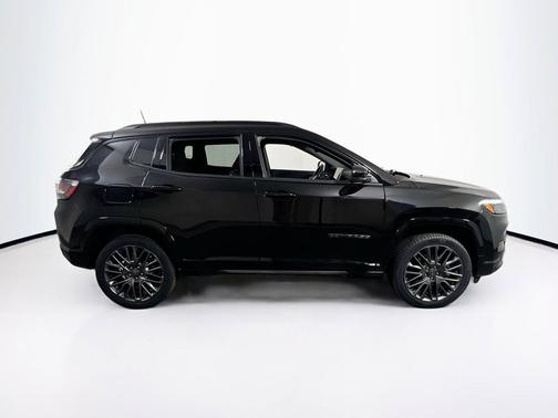 Diamond Black Crystal Pearlcoat 2022 Jeep Compass High Altitude