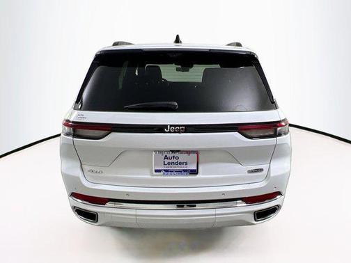 Bright White Clearcoat 2023 Jeep Grand Cherokee Overland