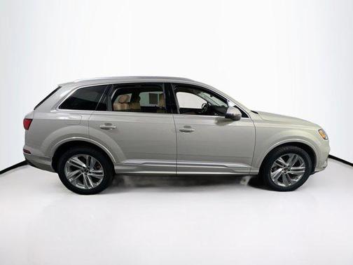 2022 Audi Q7 55 Premium Plus