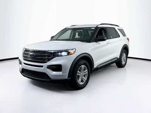 White 2022 Ford Explorer XLT