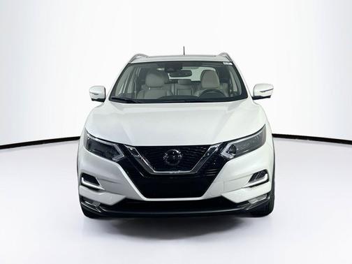 Pearl White Tricoat 2021 Nissan Rogue Sport SL