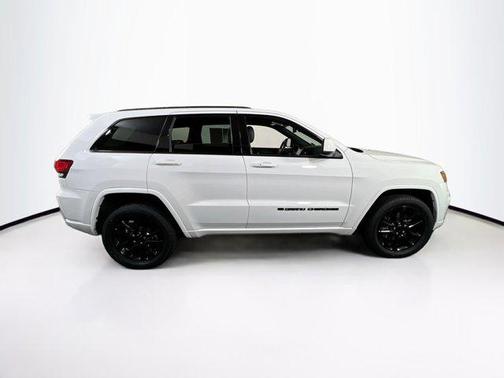 2022 Jeep Grand Cherokee Laredo