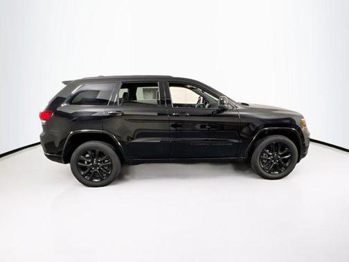 2022 Jeep Grand Cherokee Laredo