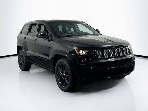 2022 Jeep Grand Cherokee Laredo
