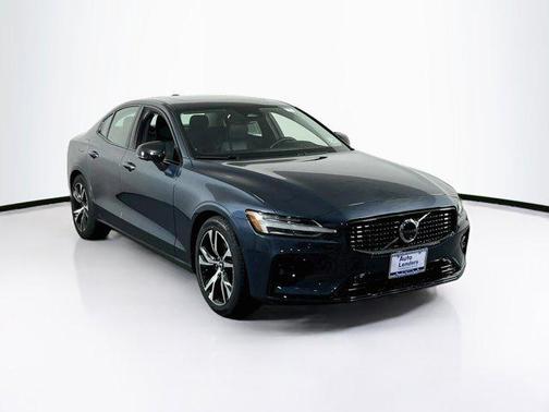 Denim Blue Metallic 2024 Volvo S60 B5 Plus Dark Theme