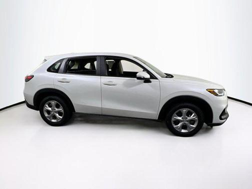 Platinum White Pearl 2023 Honda HR-V LX