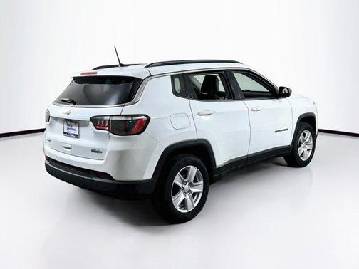 Bright White Clearcoat 2022 Jeep Compass Latitude