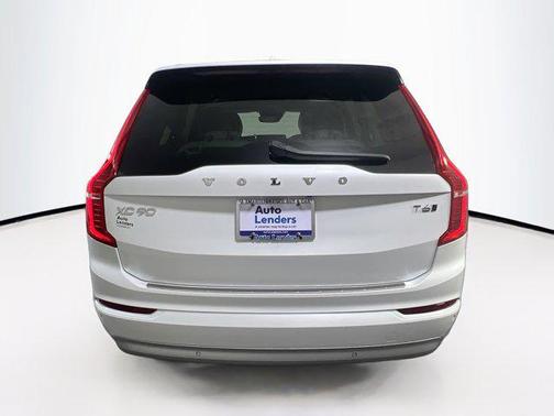 2022 Volvo XC90 T6 Momentum