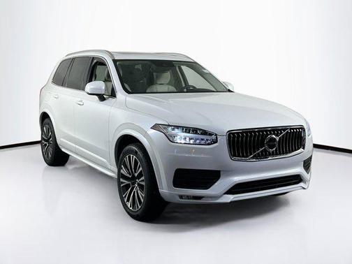 2022 Volvo XC90 T6 Momentum