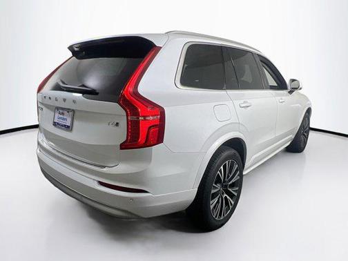 2022 Volvo XC90 T6 Momentum
