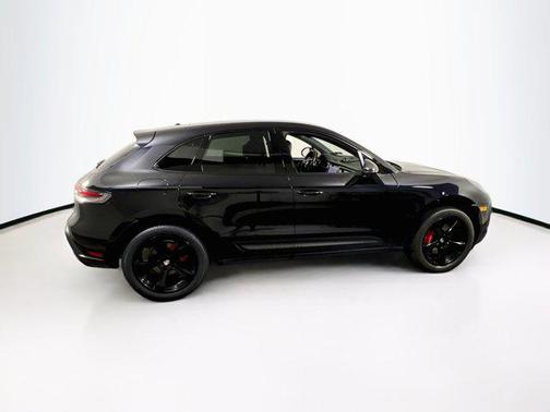 Jet Black Metallic 2023 Porsche Macan Macan