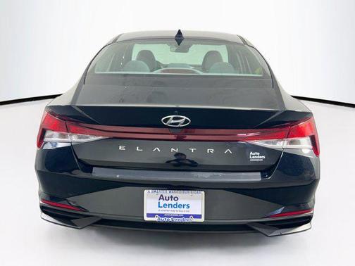 2023 Hyundai ELANTRA SE