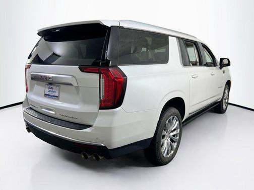 White Frost Tricoat 2022 GMC Yukon XL Denali