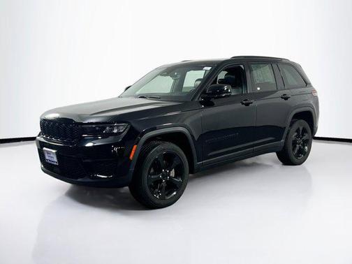 Diamond Black Crystal Pearlcoat 2023 Jeep Grand Cherokee Altitude