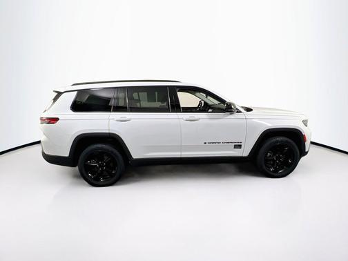 Bright White Clearcoat 2023 Jeep Grand Cherokee L Limited