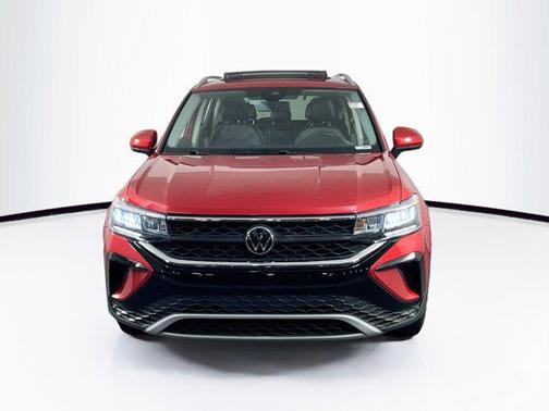 Kings Red Metallic 2022 Volkswagen Taos 1.5T SE