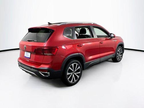 Kings Red Metallic 2022 Volkswagen Taos 1.5T SE