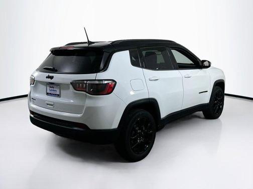 Bright White Clearcoat 2022 Jeep Compass Latitude