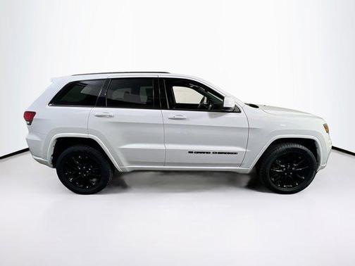 2022 Jeep Grand Cherokee Laredo