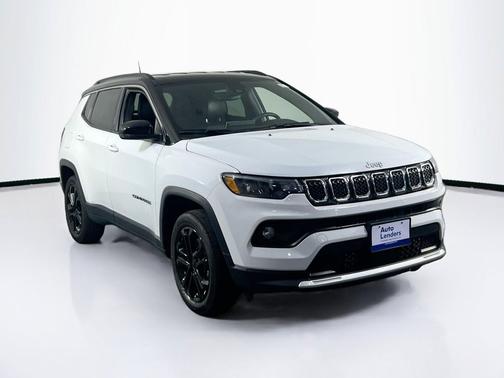 Bright White Clearcoat 2023 Jeep Compass Limited