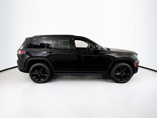 2022 Jeep Grand Cherokee Altitude