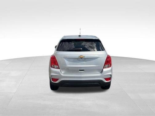 Silver Ice Metallic 2021 Chevrolet Trax LS