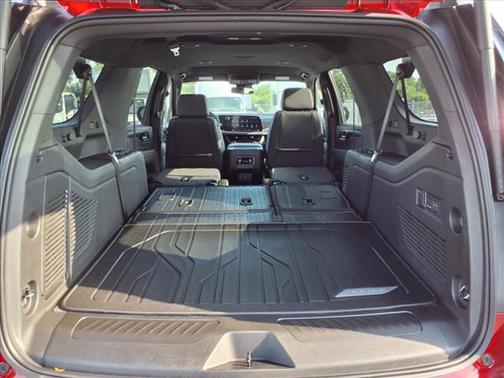 2025 Chevrolet Suburban LT